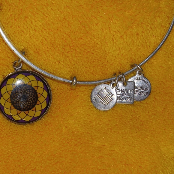 Alex & Ani (+)Energy Sunflower Charm Expandable Bangle Bracelet GUC - Picture 8 of 8